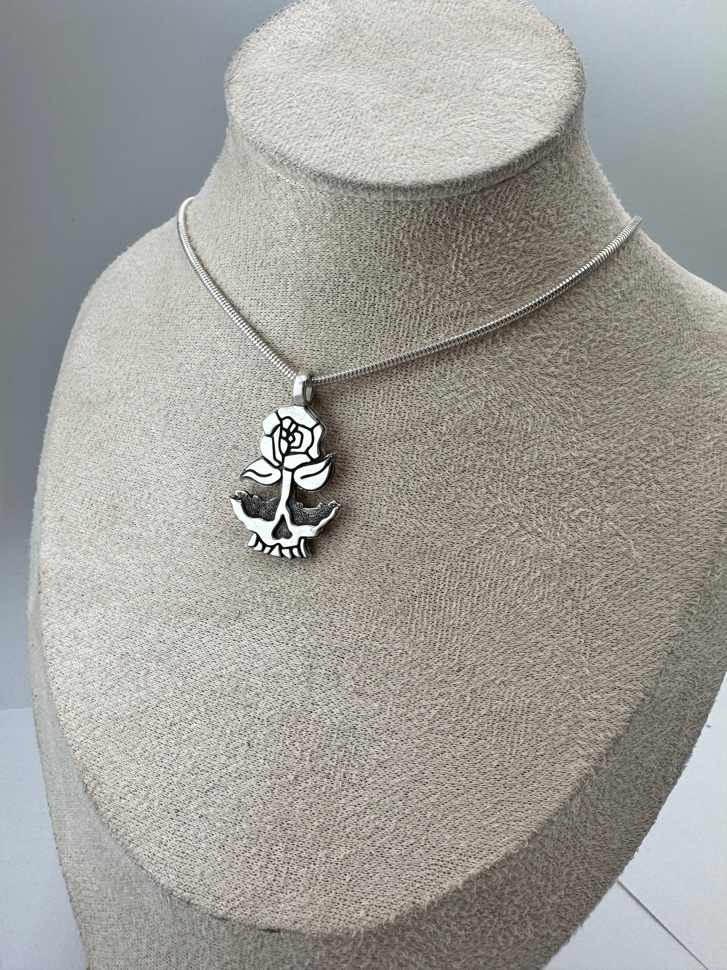 Steal your rose pendant