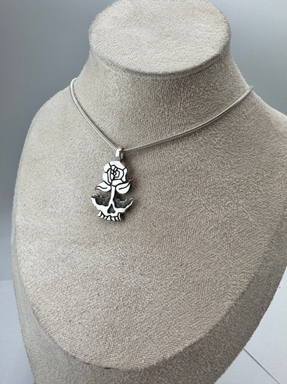 Steal your rose pendant