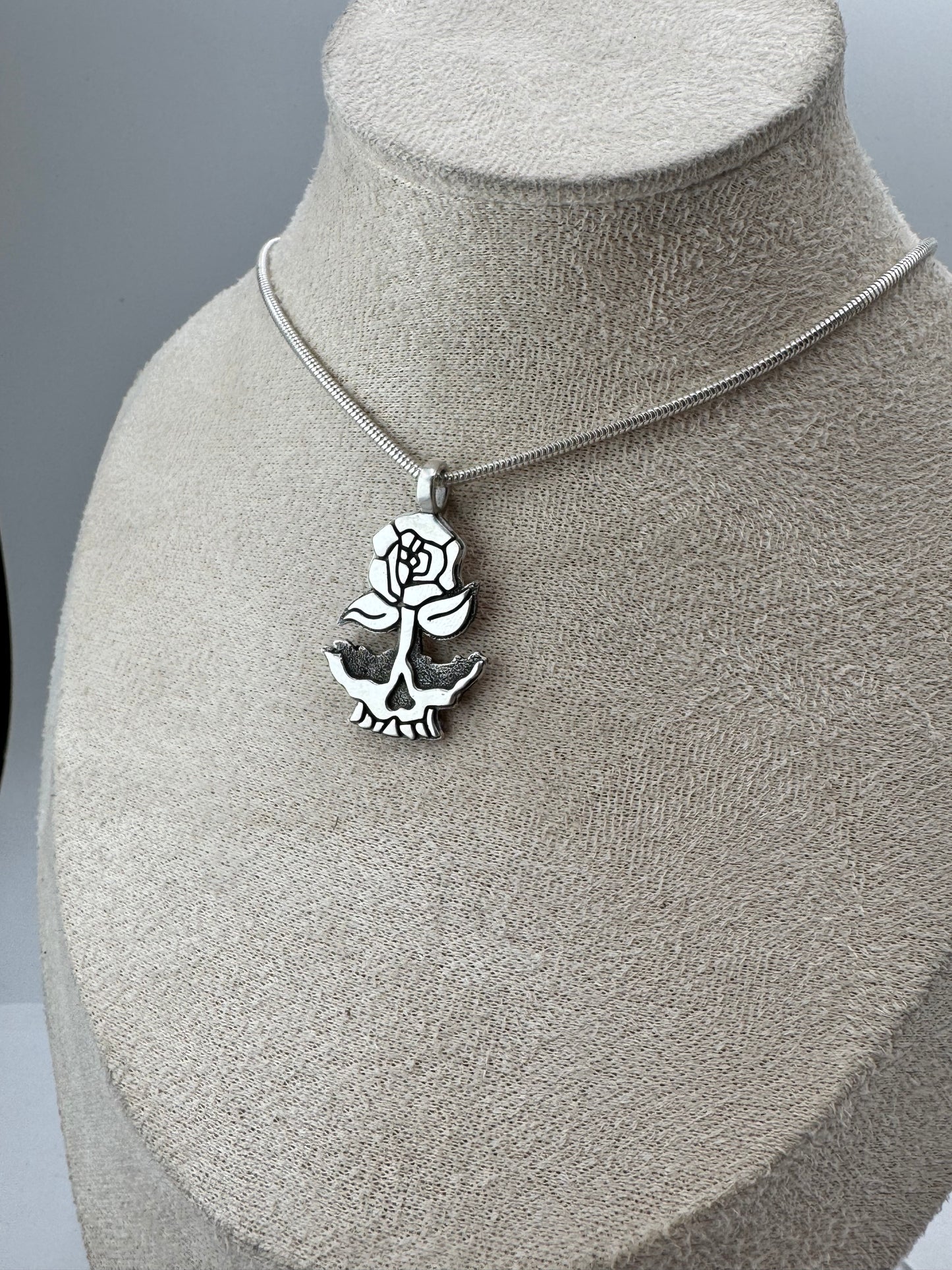 Steal your rose pendant