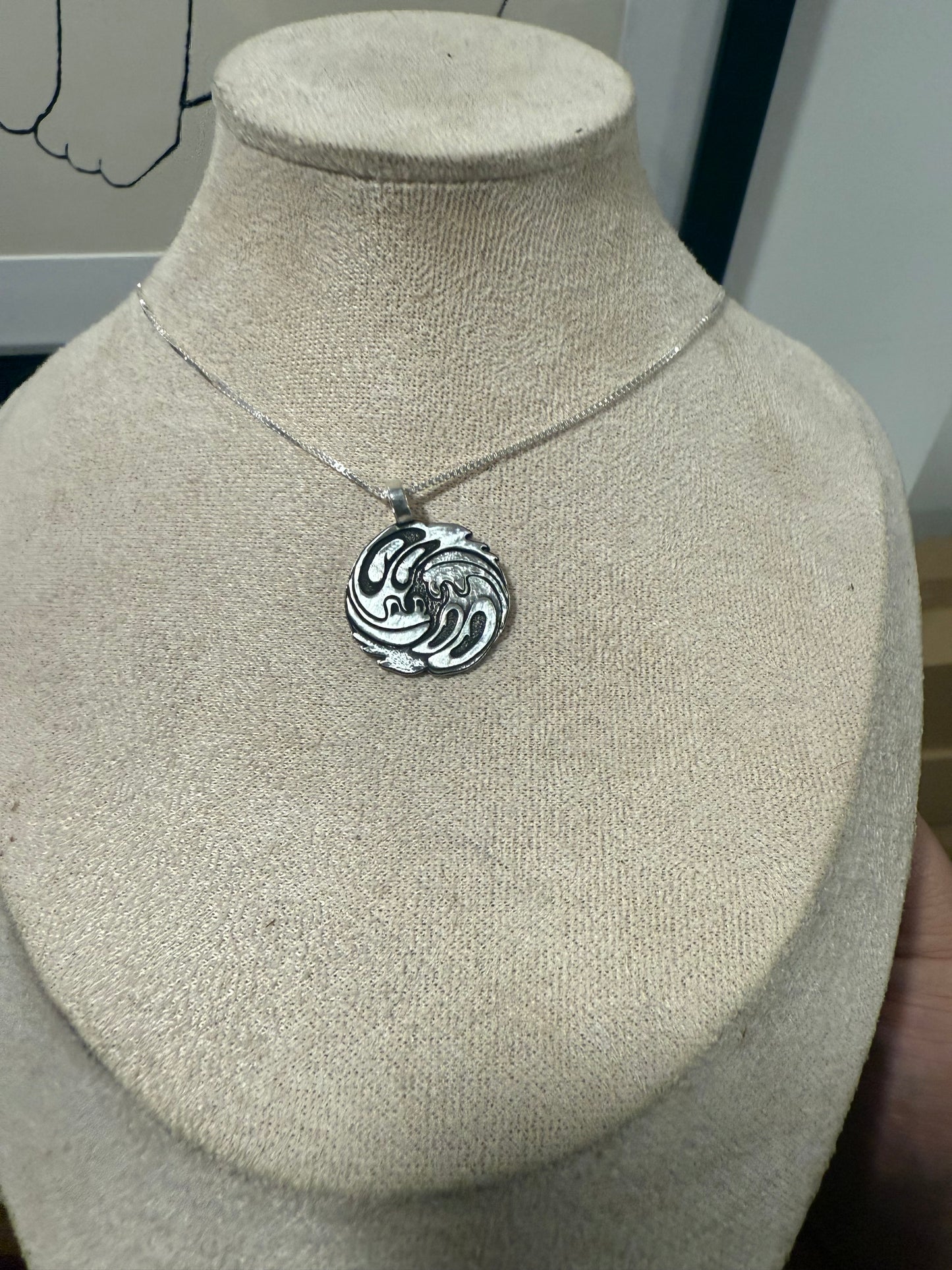 Gizz yang pendant in sterling silver