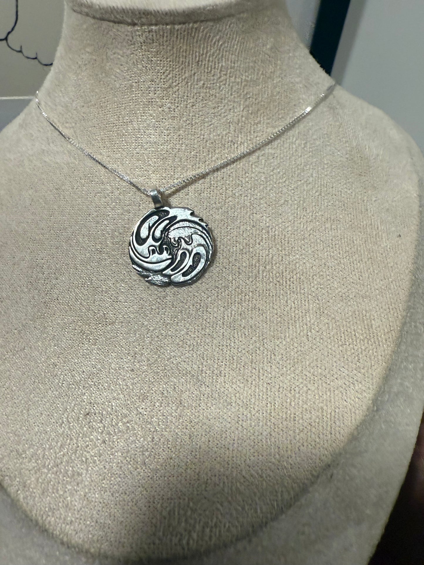 Gizz yang pendant in sterling silver
