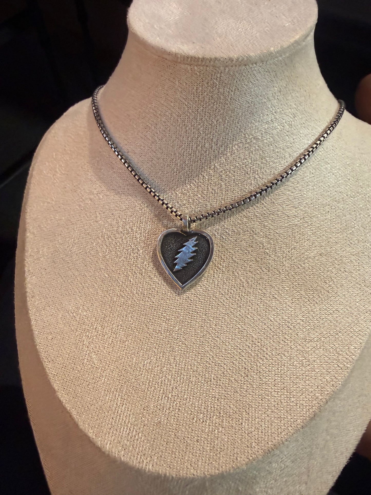 Bolt heart pendant